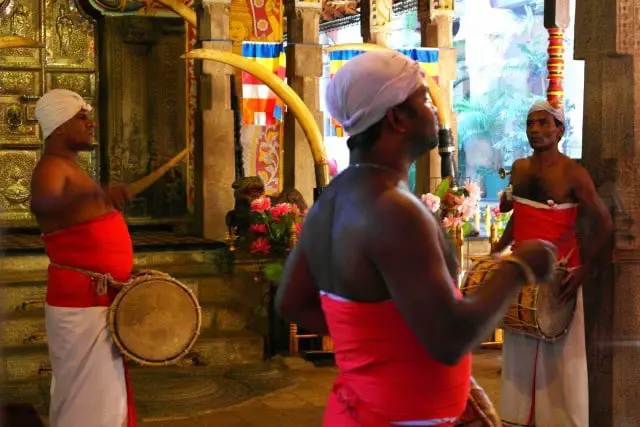 Buddhistischer Tempel Kandy Zeremonie Sri Lanka 
