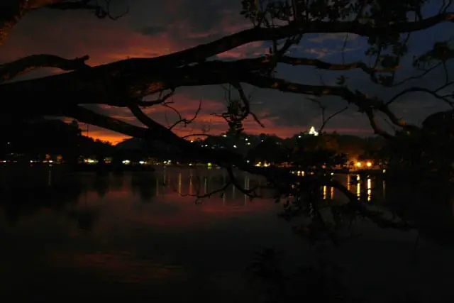 Kandy Sri Lanka bei Nacht