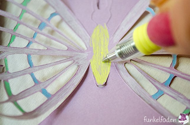 Schmetterling zeichnen mit Gelschreibern
