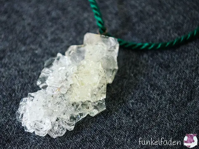 Kristallkette basteln mit selbstgemachten Kristallen / DIY