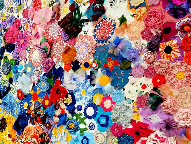 Blumenwand auf der Textile Art Berlin 