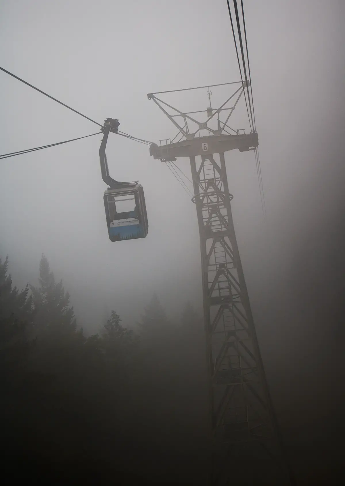 Schauinslandbahn im Nebel