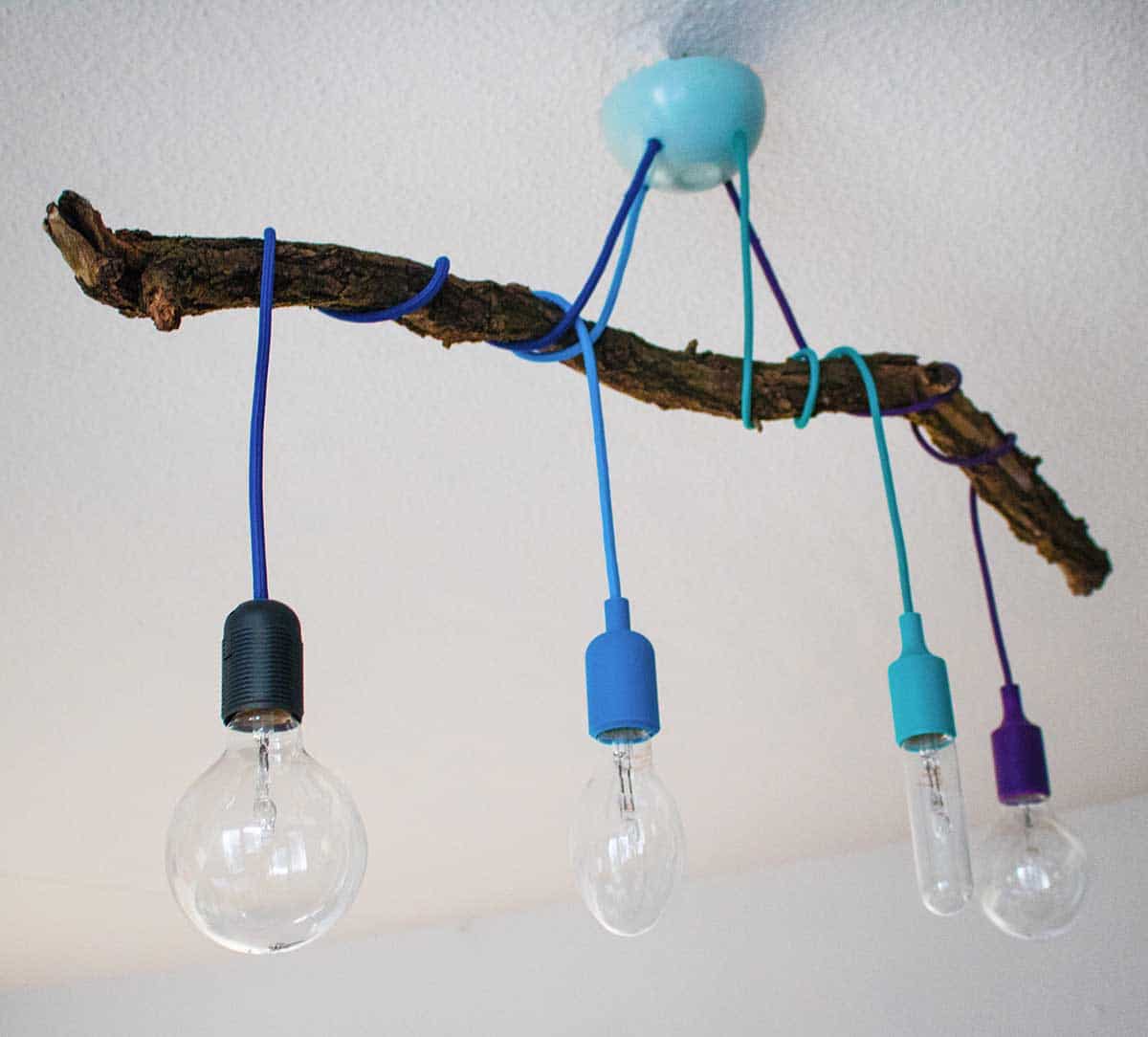 Lampe DIY mit mehrern Kabeln