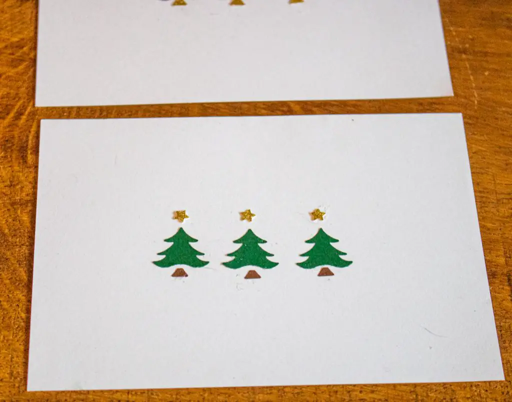 Weihnachtskarten und Anhänger mit dem Weihnachtsbaum Motivlocher basteln