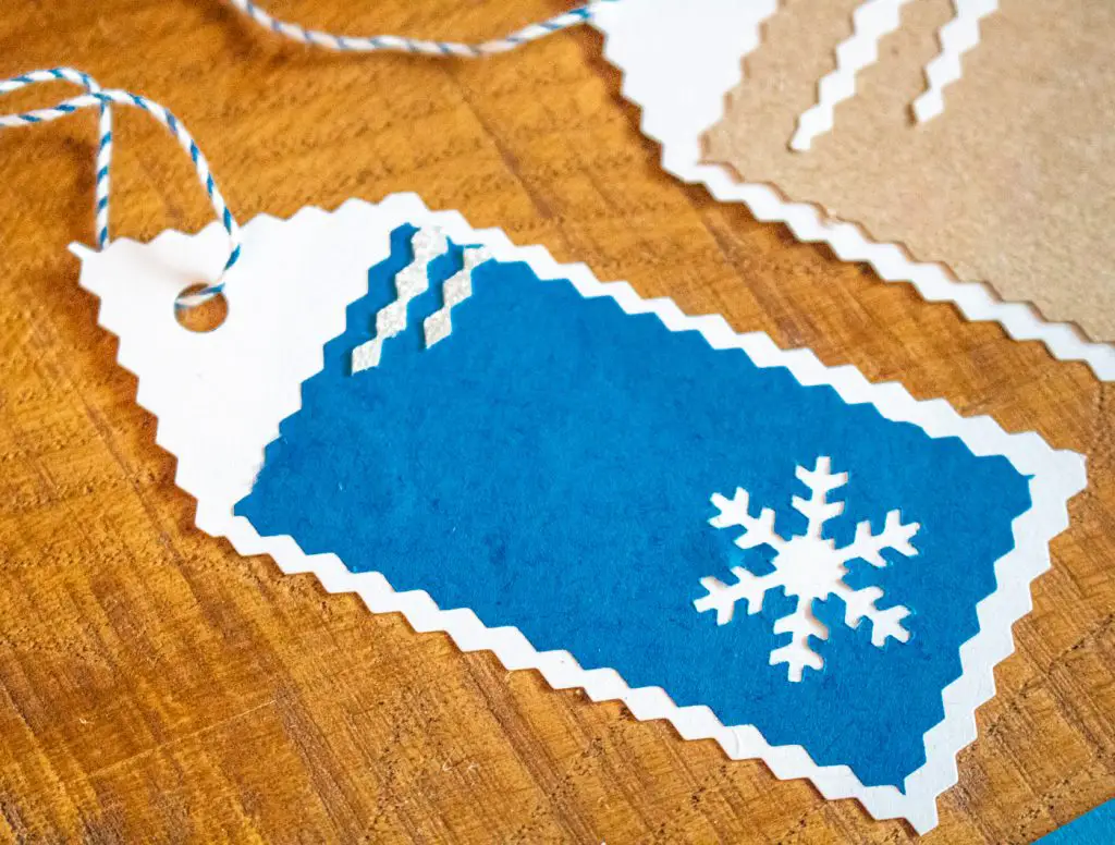 Weihnachtskarten und Anhänger mit dem Schneeflocke Motivlocher basteln