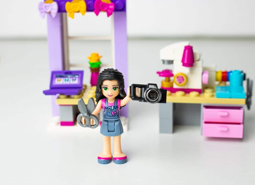 Mini Nähzimmer im Bilderrahmen basteln mit Anleitung mit Lego nähen