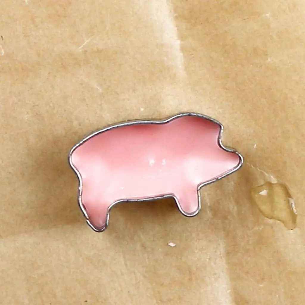 Wachsgießen selber machen - Schwein aus Wachs gießen