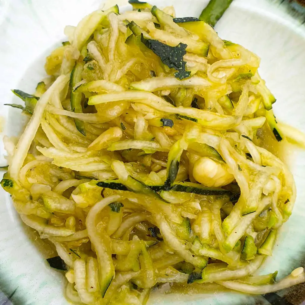 Zucchini Salat einfaches Rezept