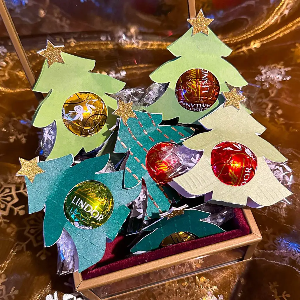 Kostenlose Plotterdatei Weihnachtsbaum Süßigkeiten verpackungen Weihnachten basteln