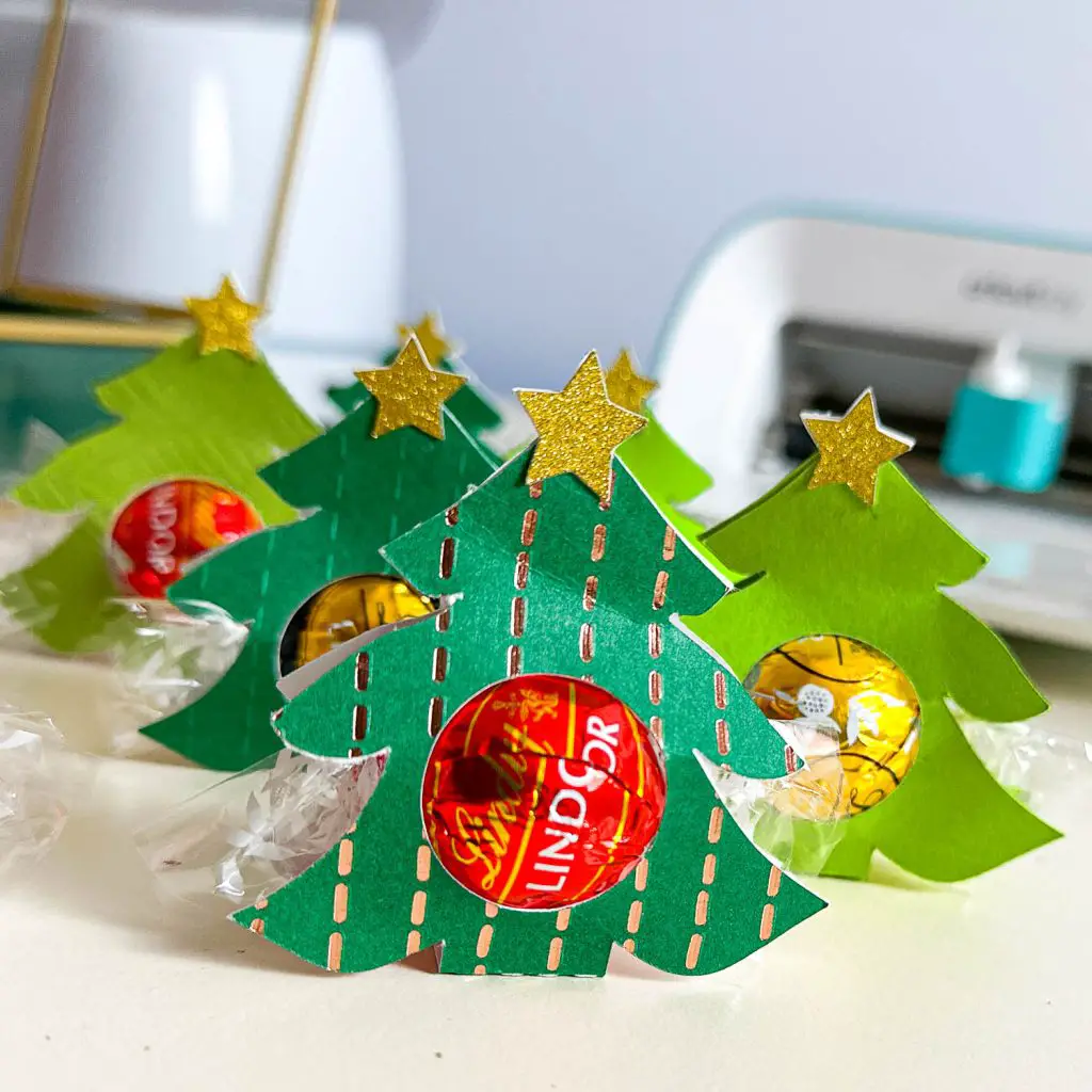 Kostenlose Plotterdatei Weihnachtsbaum Süßigkeiten verpackungen Weihnachten basteln