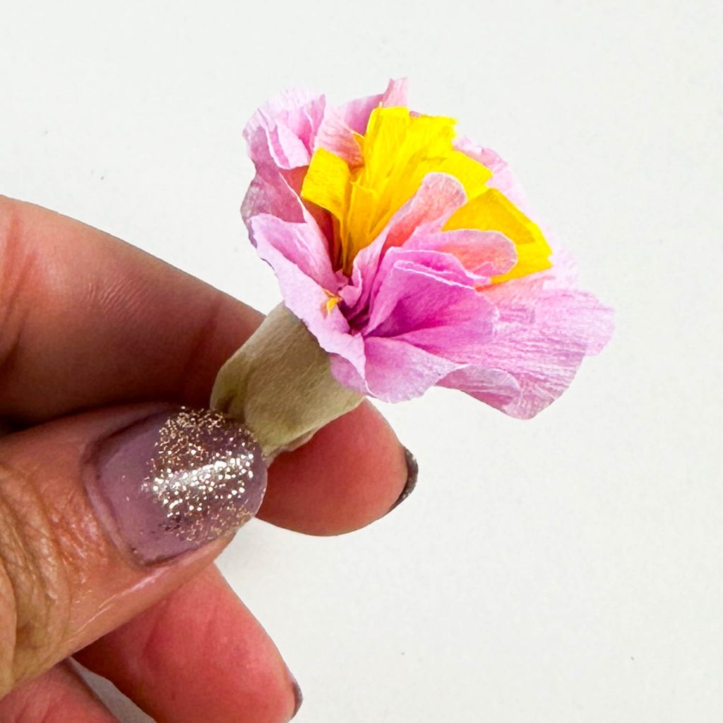 Anleitung Blumenkranz aus Krepppapier basteln
