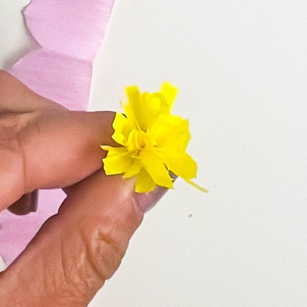 Anleitung Blumenkranz aus Krepppapier basteln